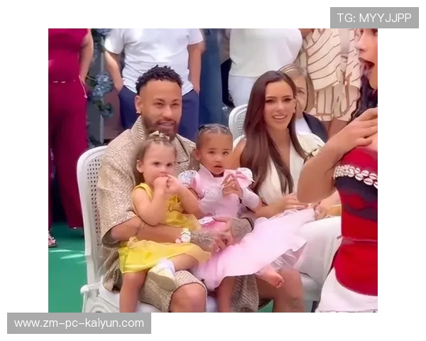 内马尔与家人共度周末照片曝光，生活化暖心